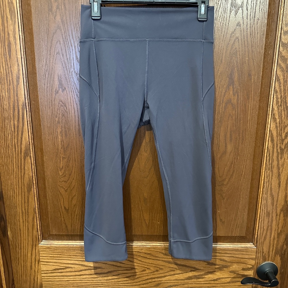 Lululemon In Movement Crop 19"  Everlux Leggings Gray Size 8 Yoga pants